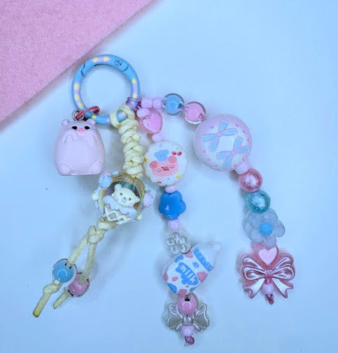 Ciondolo Kawaii Lungo Azzurro Rosa con Maialino e Fiocco - Charm Multiuso Fatto a Mano