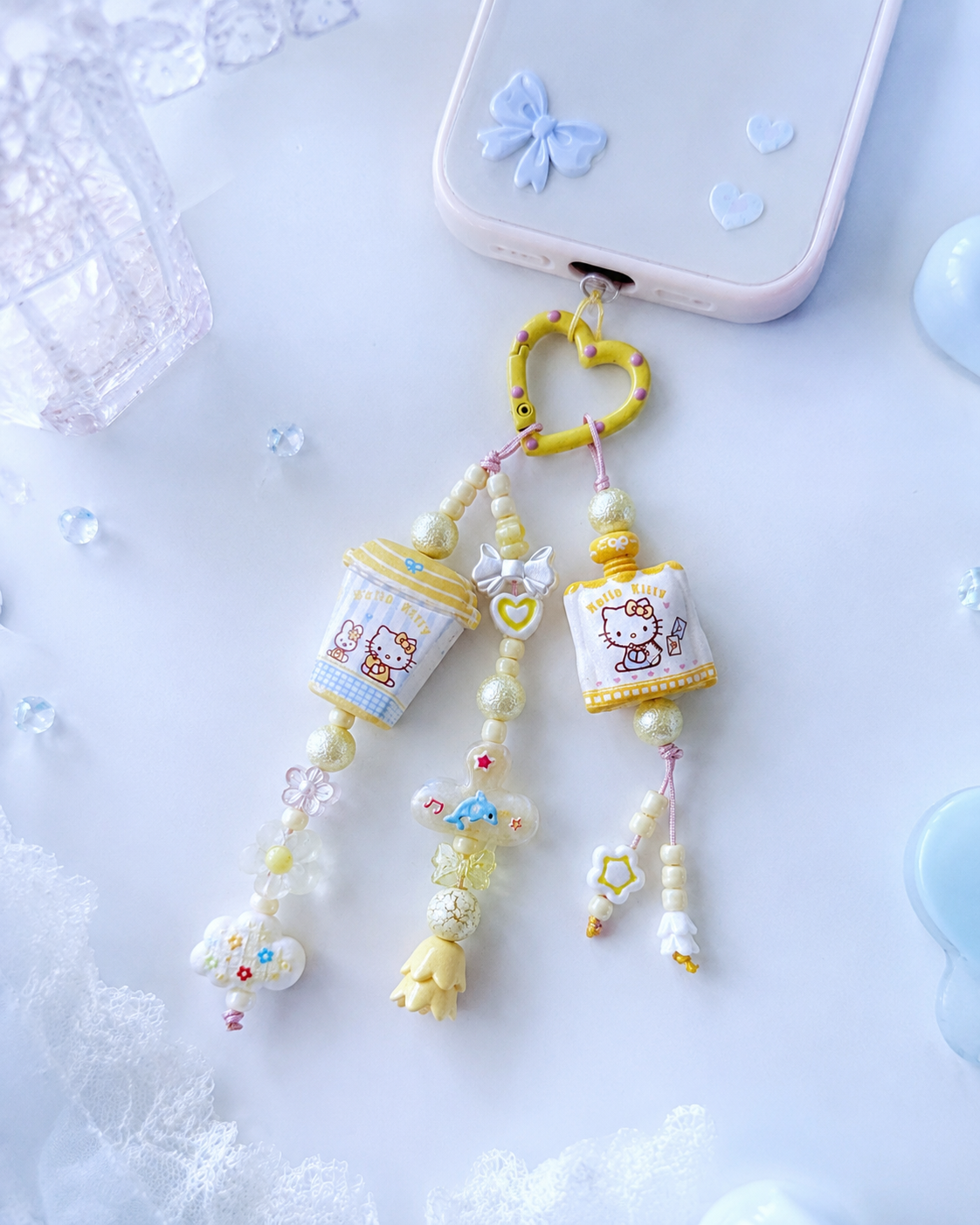 Doppio Ciondolo Kawaii Giallo con Hello Kitty Tazzina e Profumo - Charm Telefono Fatto a Mano