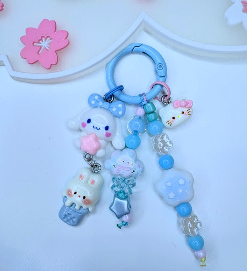 Ciondolo Kawaii lungo Azzurro Hello Kitty - Charm Multiuso Fatto a Mano