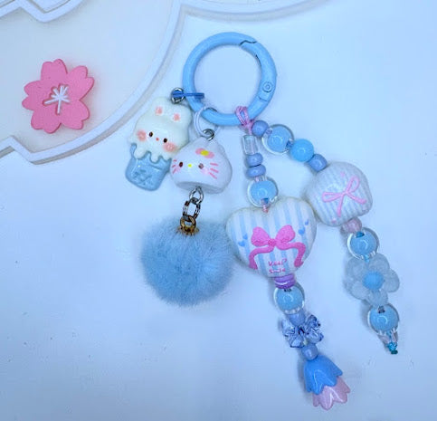 Ciondolo Kawaii Lungo Azzurro Cinnamoroll con Pon Pon - Charm Multiuso Fatto a Mano