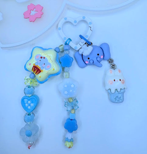Ciondolo Kawaii Lungo Azzurro con Elefantino e Gelato - Charm Multiuso Fatto a Mano
