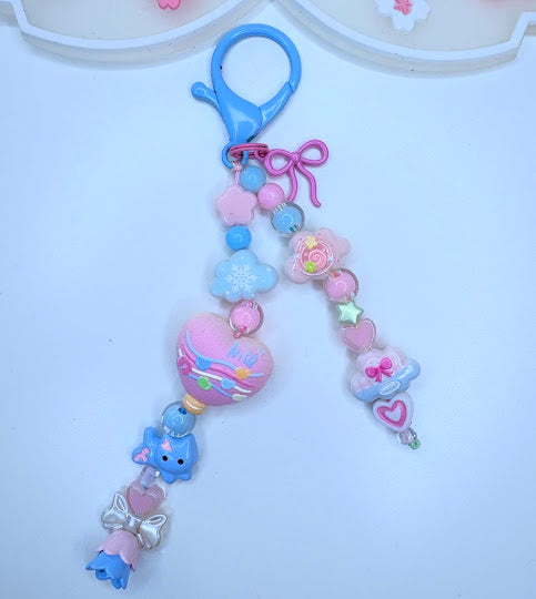 Ciondolo Kawaii Lungo Azzurro Rosa con Cuore Iridescente - Charm Multiuso Fatto a Mano