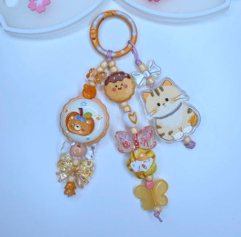 Ciondolo Kawaii Lungo Arancio Giallo con Gattino e Orsetto - Charm Multiuso Fatto a Mano