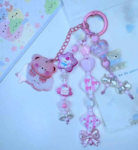 Ciondolo Kawaii Lungo Rosa con Orsetto Fiocchi e Cuori - Charm Multiuso Fatto a Mano