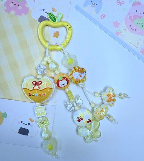 Ciondolo Kawaii Lungo Giallo con Mela Cuore Sweet e Coniglietto - Charm Multiuso Fatto a Mano